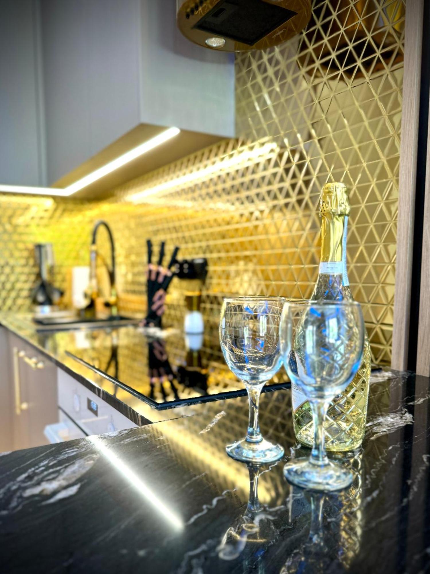Golden Park Aparthotel Щецин Экстерьер фото